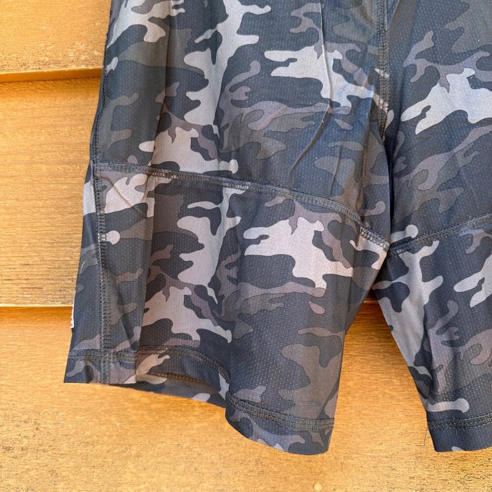 Mitre Boys Black Camo Basketball Shorts M 10/12 With USA Flag Graphic & Elastic - Picture 8 of 9